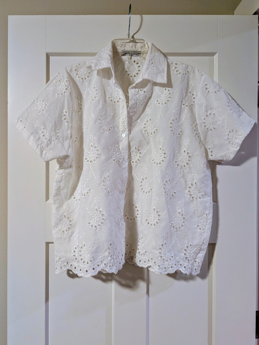 Women's Eyelet top Size L